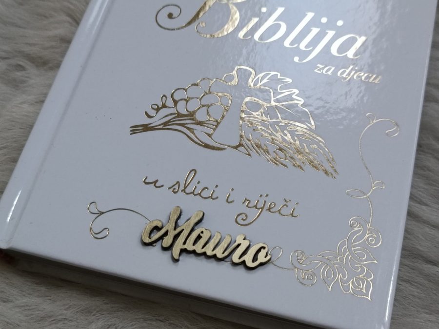 Biblija za djecu personalizirana imenom od zlatne graverske plastike