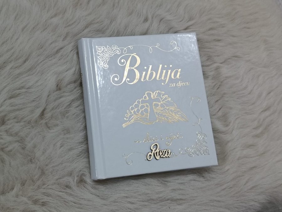 Biblija za djecu personalizirana imenom od zlatne graverske plastike