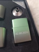 Personalizirani set s pljoskom i upaljačem