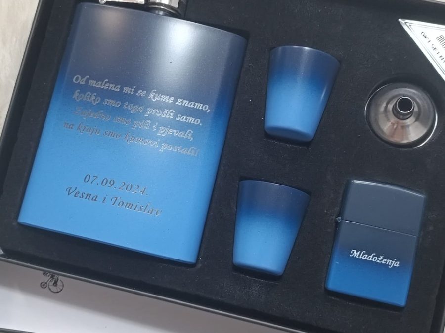 Personalizirani set s pljoskom i upaljačem