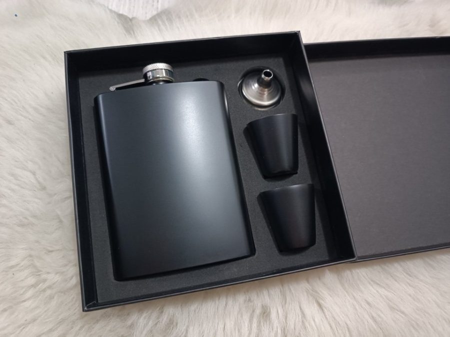 Personalizirani set s pljoskom